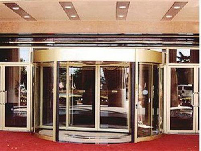 四川三翼旋转门选购指南 质量与价格解析及临朐宝龙门业优势